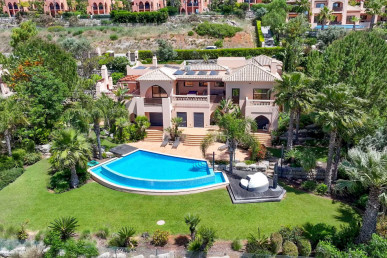 Stunning Frontline Golf Villa On The Prestigious Amendoiera Golf Resort, Property for sale in PP175646