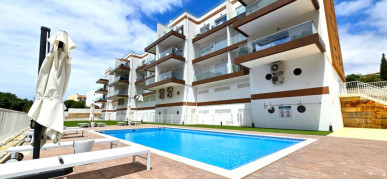 Move-in Ready Modern 2 Bedroom Apartment 300m From The Beach, Property for sale in PP176020