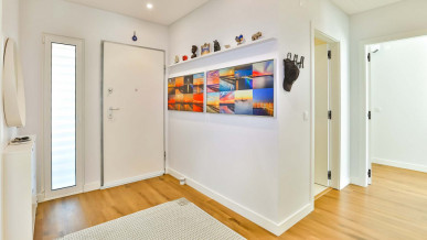 Move-in Ready Modern 2 Bedroom Apartment 300m From The Beach, Property for sale in PP176020