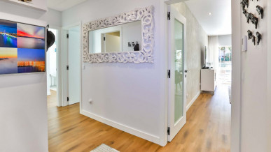 Move-in Ready Modern 2 Bedroom Apartment 300m From The Beach, Property for sale in PP176020