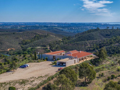 An Expansive Algarve Estate With Rare Natural Beauty And Limitless Potential, Property for sale in PP176062