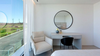 The Golden Retreat: A Contemporary Luxury Haven, Property for sale in PP175274