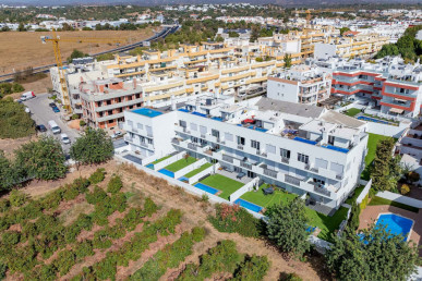 T0+1 In Tavira Centre With Garden, Parking And Private Pool – Ideal To Live Or Invest, Property for sale in Tavira, Faro, PP176054