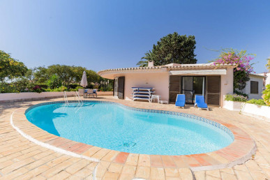 Quaint Country Cottage in Porto de Mos - 250M to the Beach, Property for sale in Lagos, Faro, PP176076