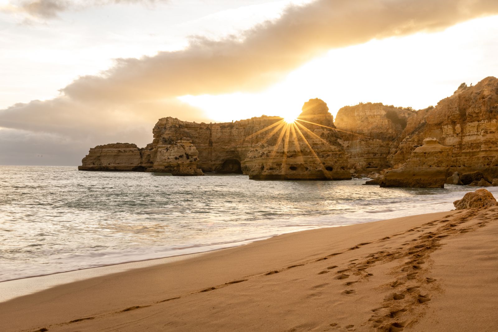 Praia da Marinha in Lagoa.